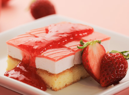 Bánh Mousse dâu tây cho cô gái đáng yêu