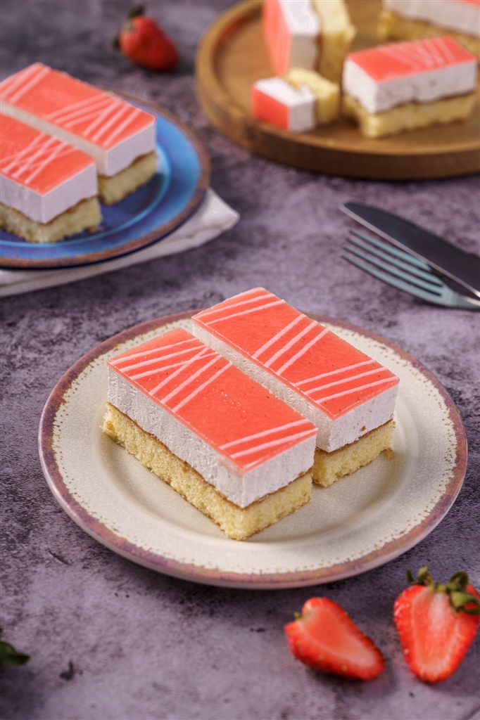 Bánh Mousse Dâu tây